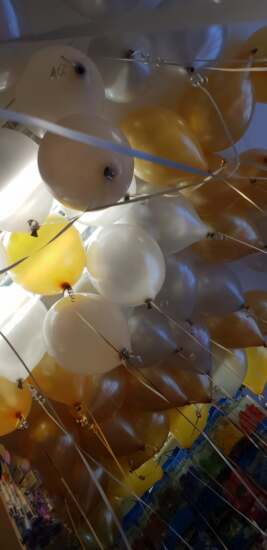 100 Helium Ceiling Balloons