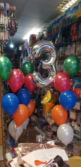 Foil Number, Shape and 3 Latex Bouquet
