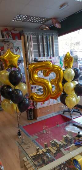 Gold Number with two Bouquet