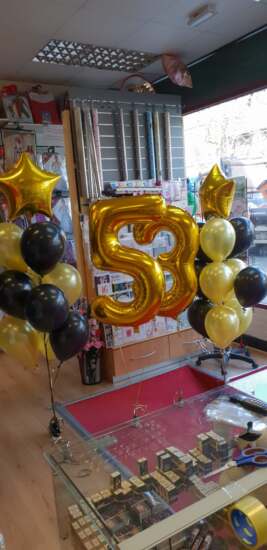Gold Number with two Bouquet