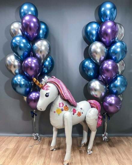 Unicorn Walking with Latex Bouquet