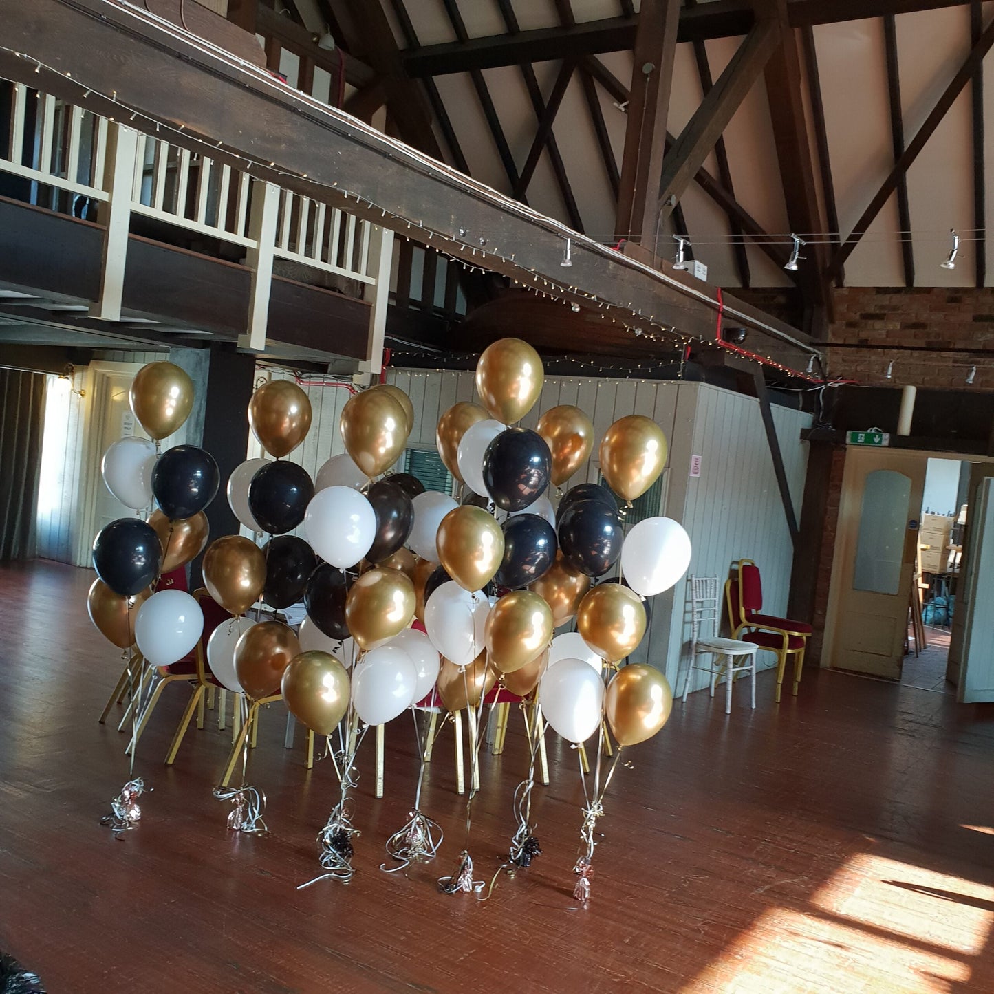 6* Metallic Gold with Latex Balloons Bouquet