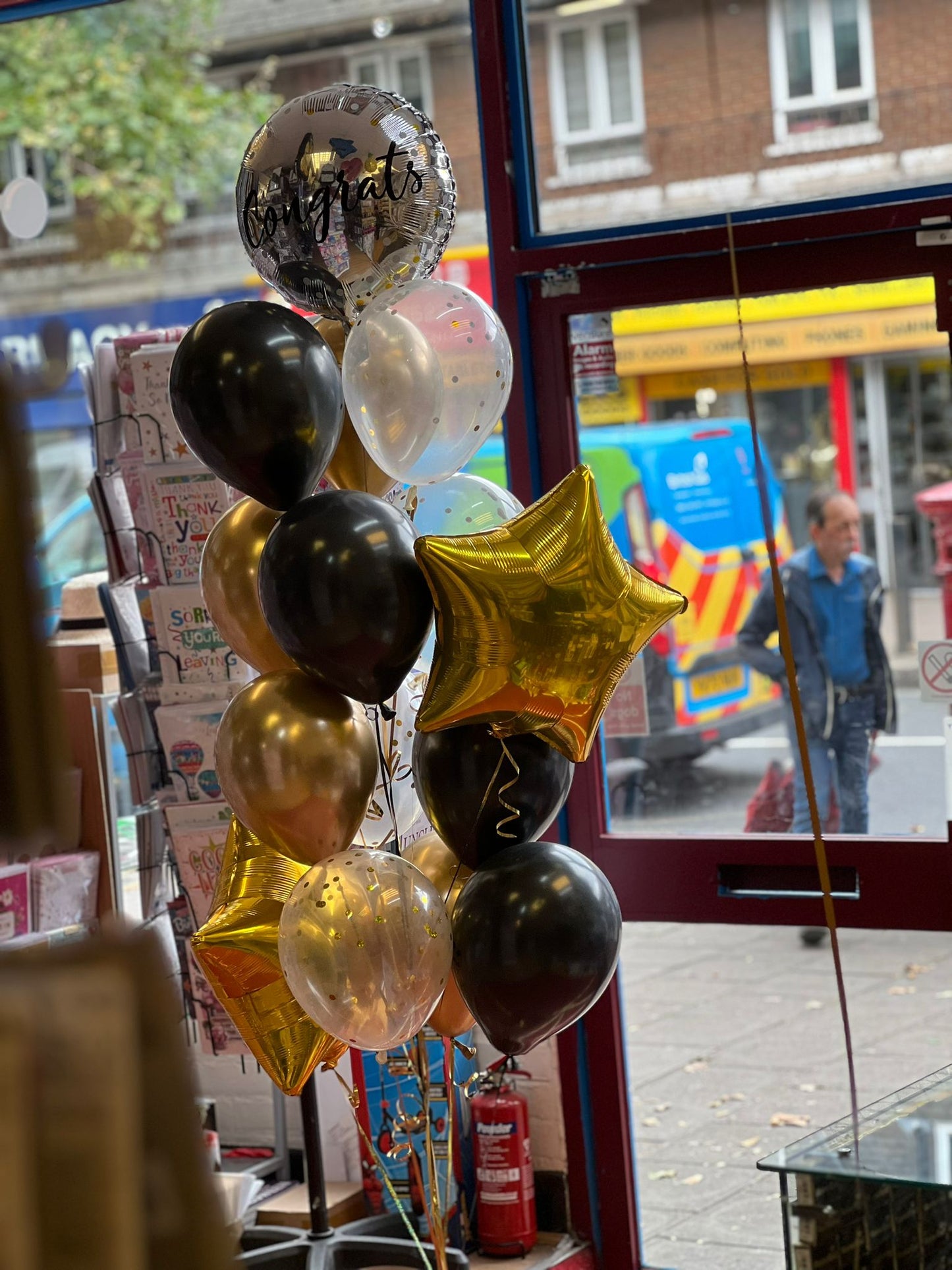 Cogrates and Star Foil with Latex Balloons Bouquet