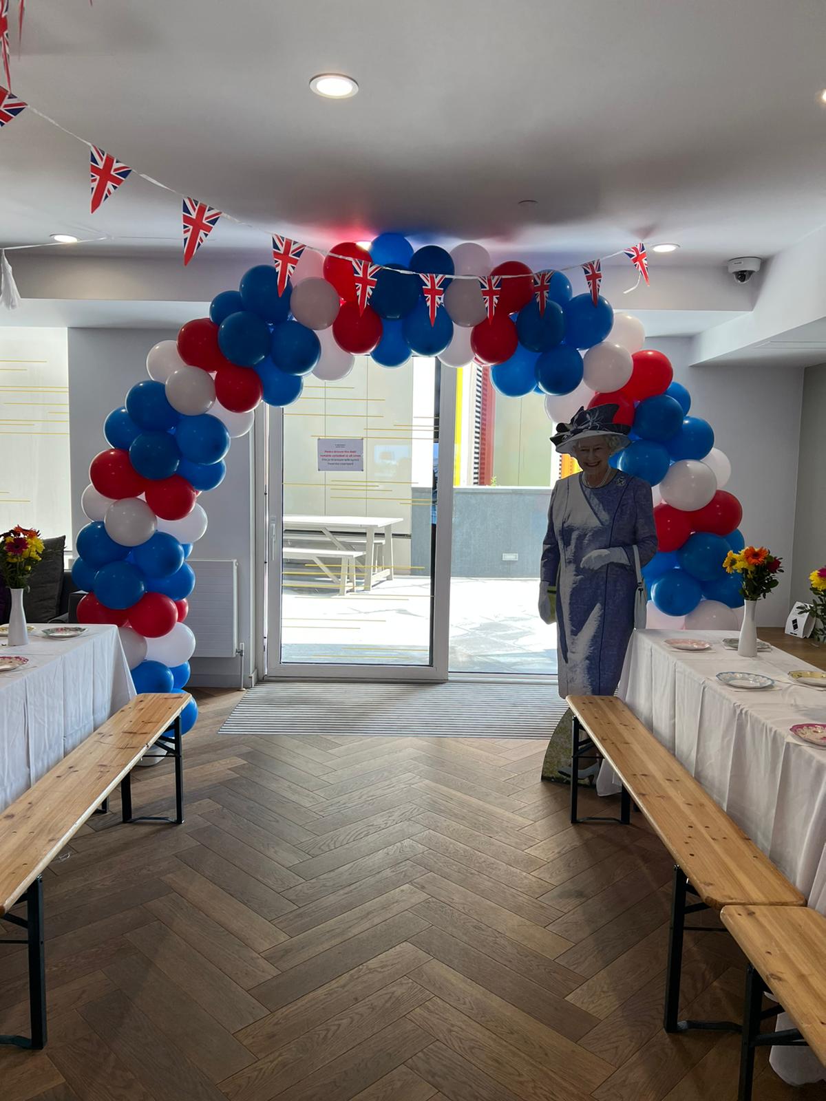 Table Balloons Arch