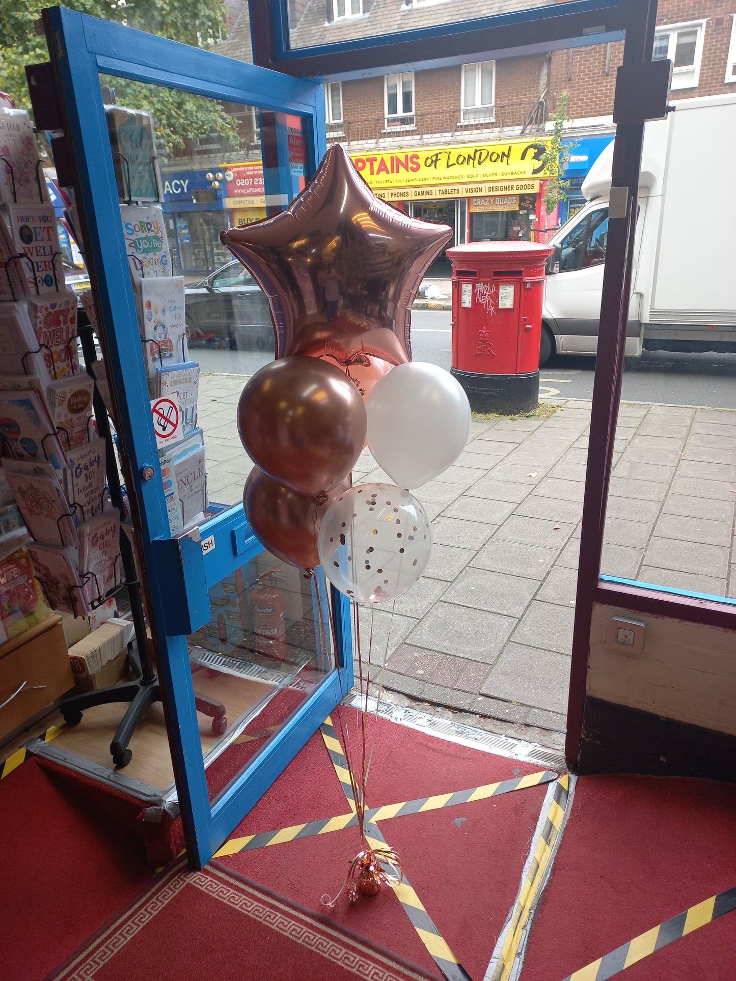 Star Foil with Chrome Latex Balloons Bouquet