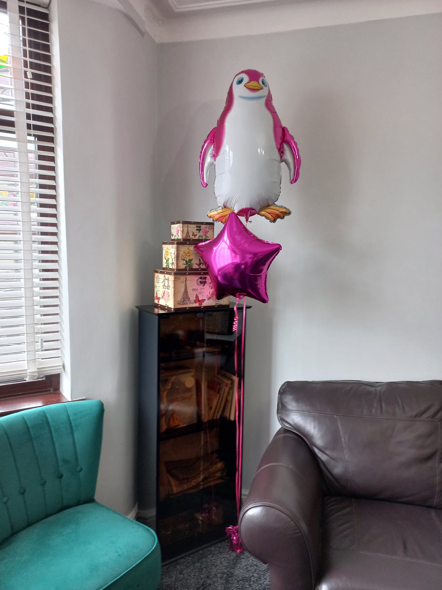 Penguine and Star Foil Balloons Bouquet